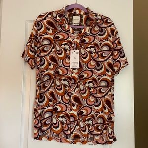 Denim and Flower Men’s Large Shirt.